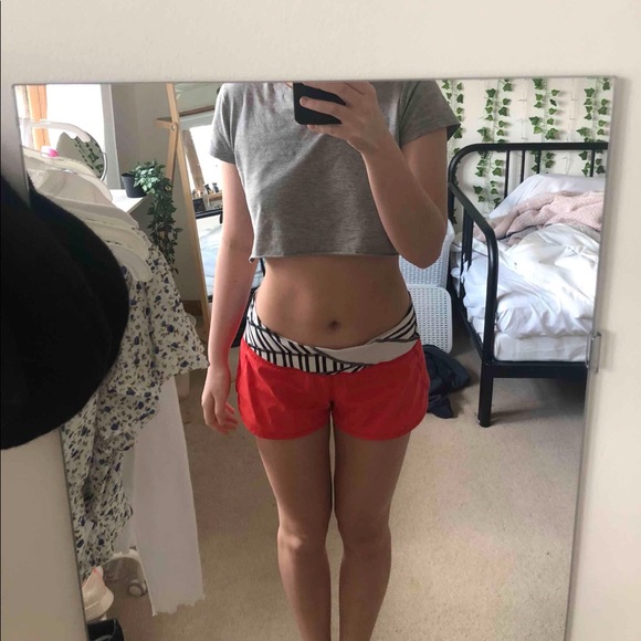 Lululemon Speed up Short 2.5” - Picture 4 of 4